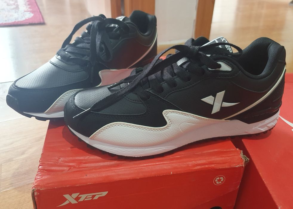 Мужская кроссовка бренд XTEP