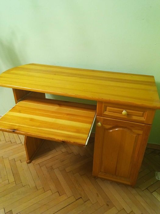 Бюро от масивно дърво