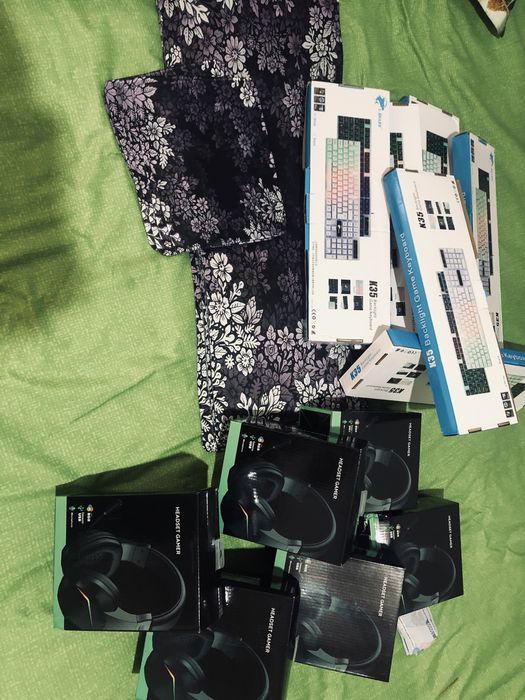 Oq klavira tura rgb bor va igravoy bosilishlari yumsho