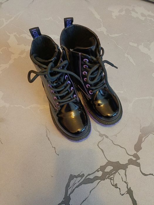 Продам ботинки на девочку весна-осень