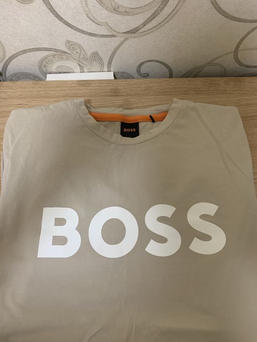 Продам мужскую футболку BOSS в новом состоянии