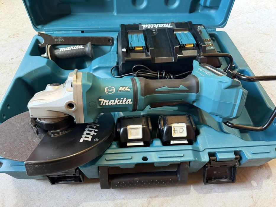 Makita DGA900 230mm