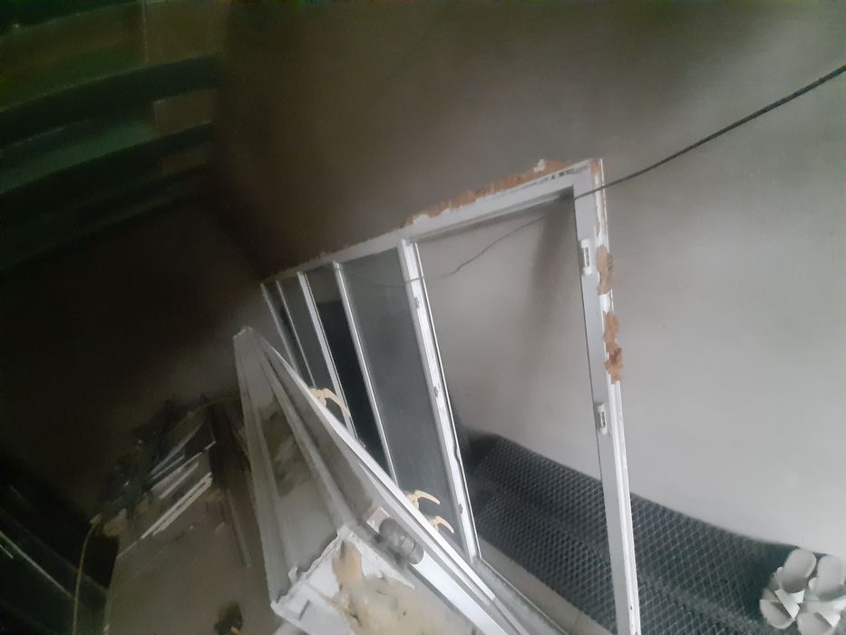 Продоётся акфа рамы и решотка для балкона