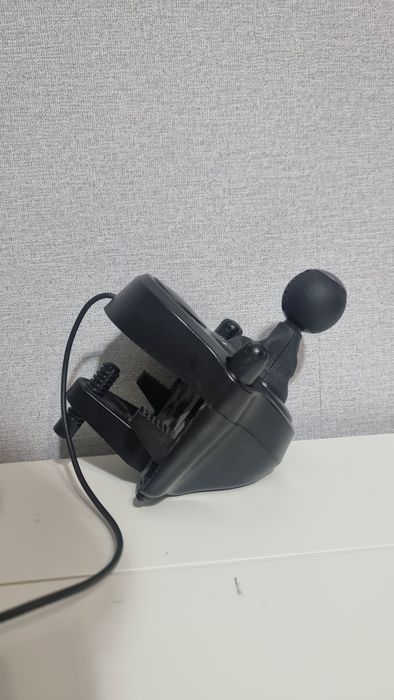 Продам игровой руль logitech g923