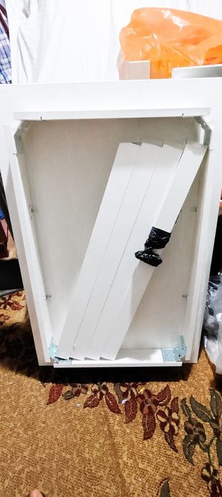Продам стол с 2 табуретками