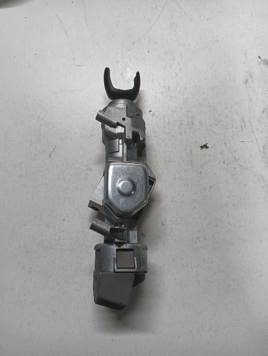 Contact Cu Cheie Ford Focus Ii Da_, Hcp, Dp 2004 - 2013 3M513F880Ac