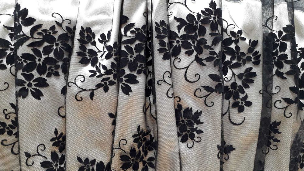 Vand Rochie Aurie cu Tușe Negre + Bolero din Satin Negru - Marime 42