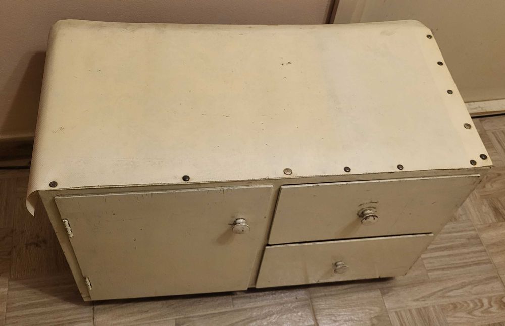 Donez dulăpior cu 2 sertare