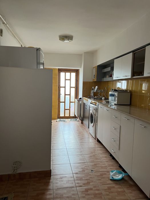 Inchiriez apartament 3 camere