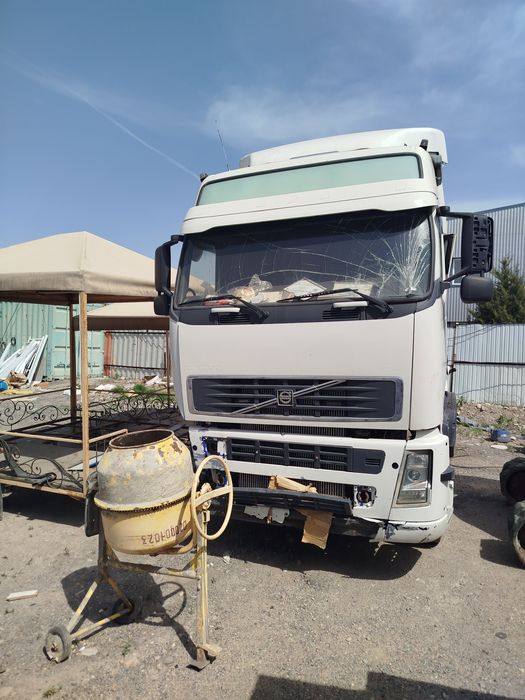 Вольва разбор. Кабина мост.