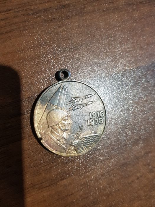 Продаются сувениры