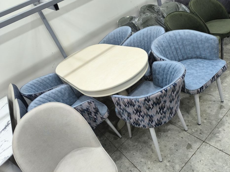 Kuxnniy stol stullar