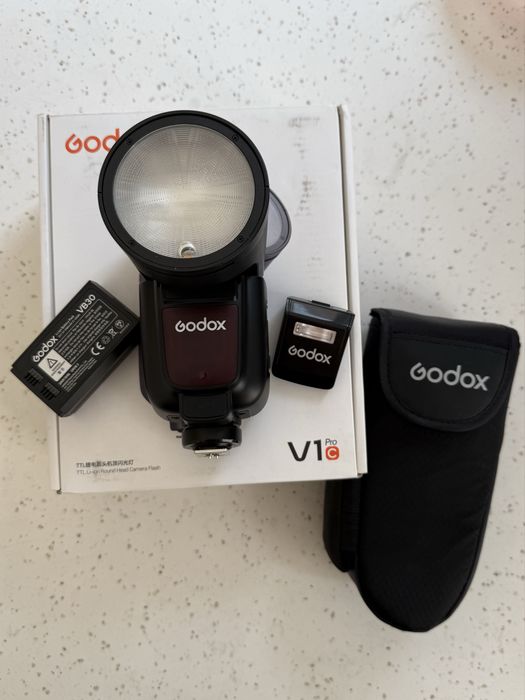 Вспышка Godox V1 Pro C