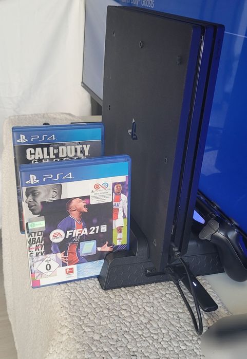 PS4 Pro 1TB – Пълен комплект с 2 джойстика