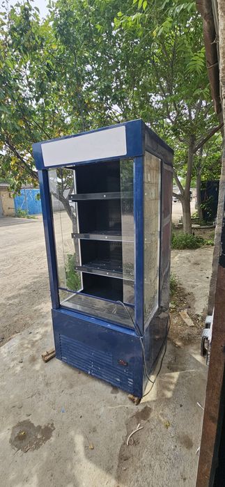 Холодильник витринный продаётся
