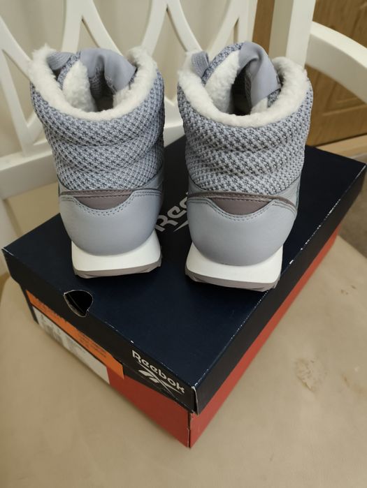 Новые утепленные кроссовки Reebok