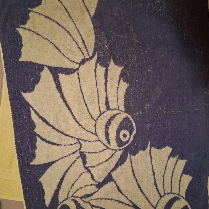 Тъмно синя и бяла Българско производство. Една Бежова и една Синьо-бял