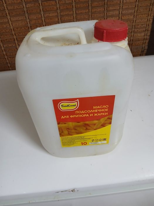 Продам 10 литровые канистры