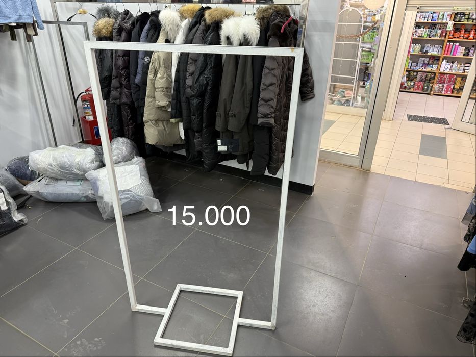 Настенное оборудование для одежды