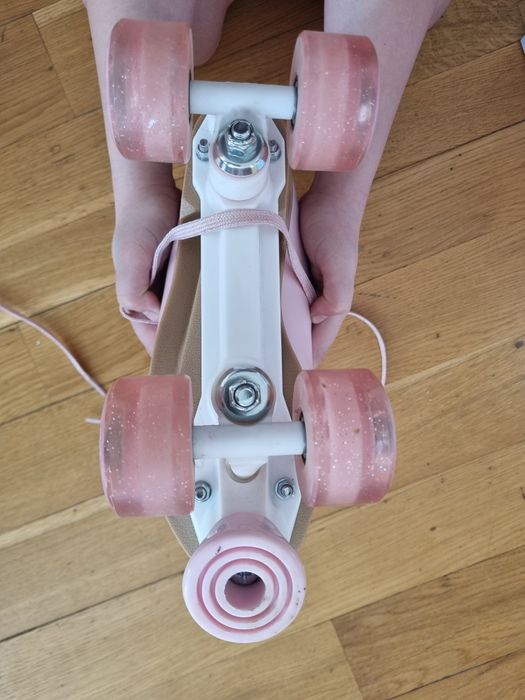 Patine cu rotile culoare roz,marime reglabila 35-38