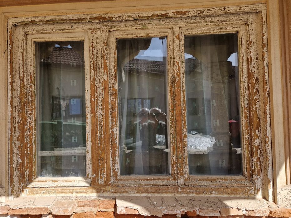 Uși și geamuri de vanzare