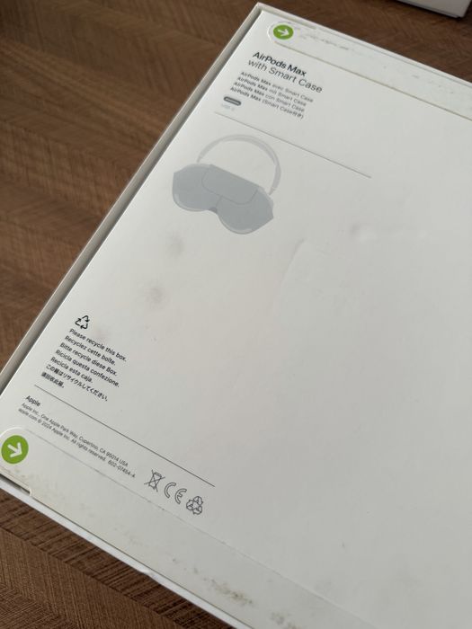 AirPods Max Apple