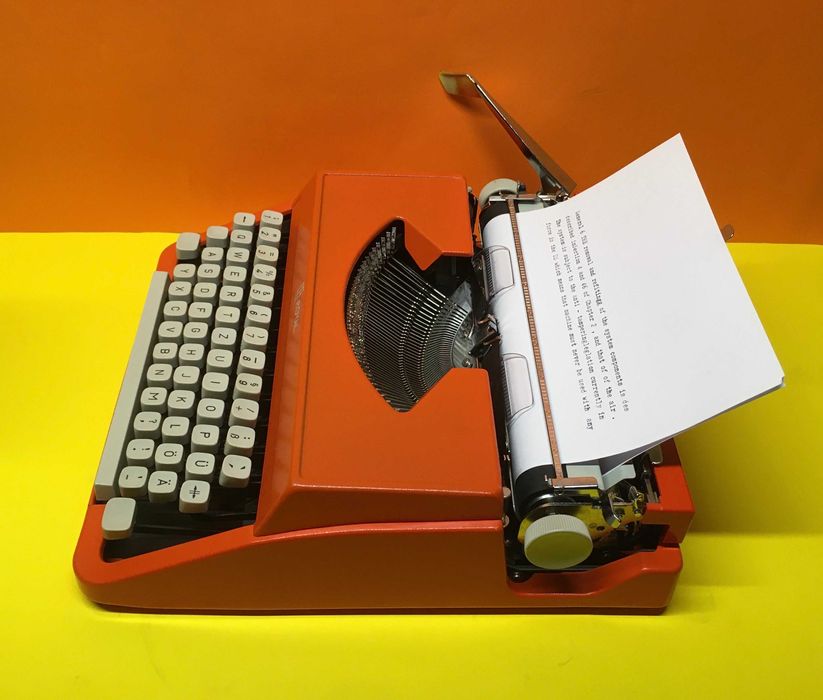 Пишеща Машина Royal  обслужена Латиница Qwertz Made in Japan