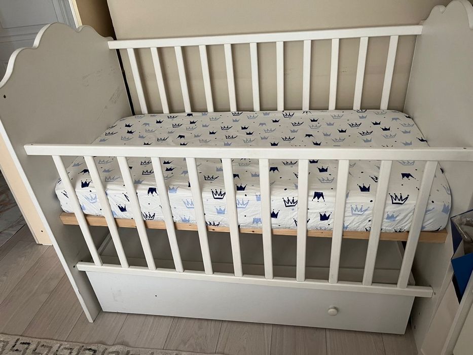 Детская кровать белого цвета