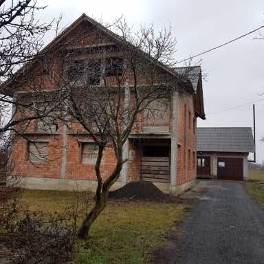 Vând casă și atelier