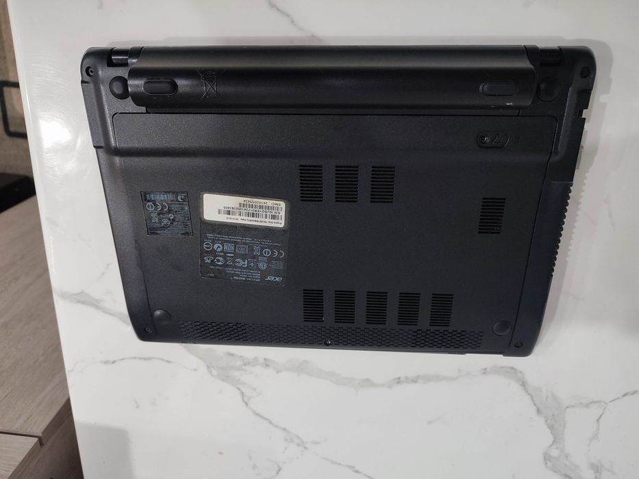 Продам нетбук Acer Aspire One 756-887B8kk