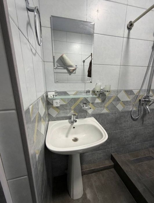 Yunusobod  tumani Bezmakler kv ijaraga beriladi