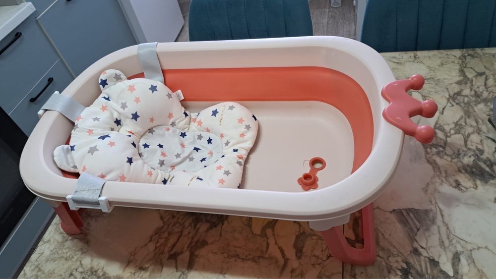 Продам детский набор мебели (для девочек)