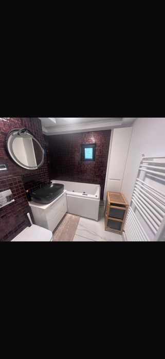Vând apartament 4 camere în Faleza Nord