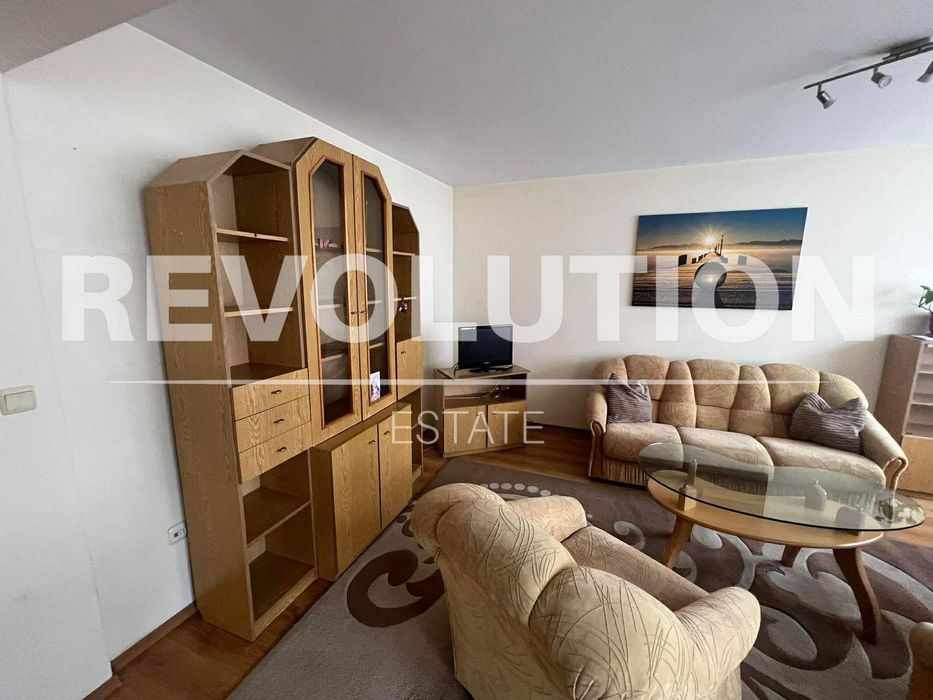 Тристаен апартамент в района на Цветен квартал!