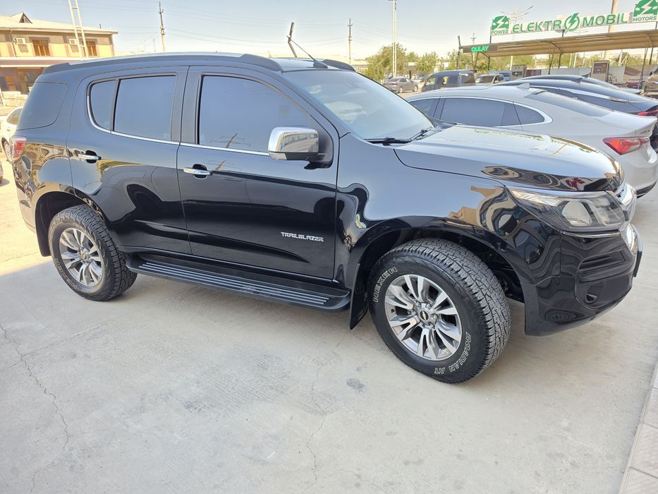 Trailblazer 2020 yil 4x4 full pozitsiya