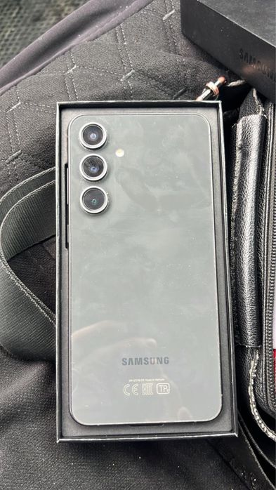 Срочно продам самсунг с24фе