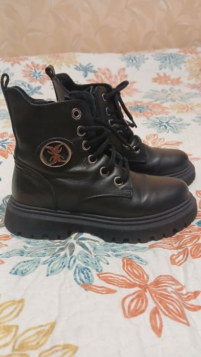 Продам детскую обувь