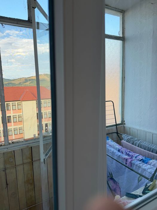 Vand apartament 2 camere etajul IV Cugir