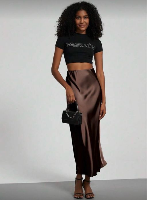 Дълга сатенирана пола