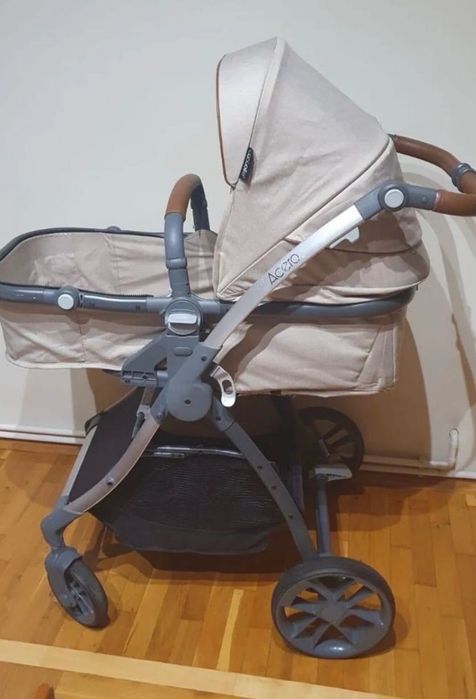 Vând cărucior cu scoică și geantă. . Stare foarte bună