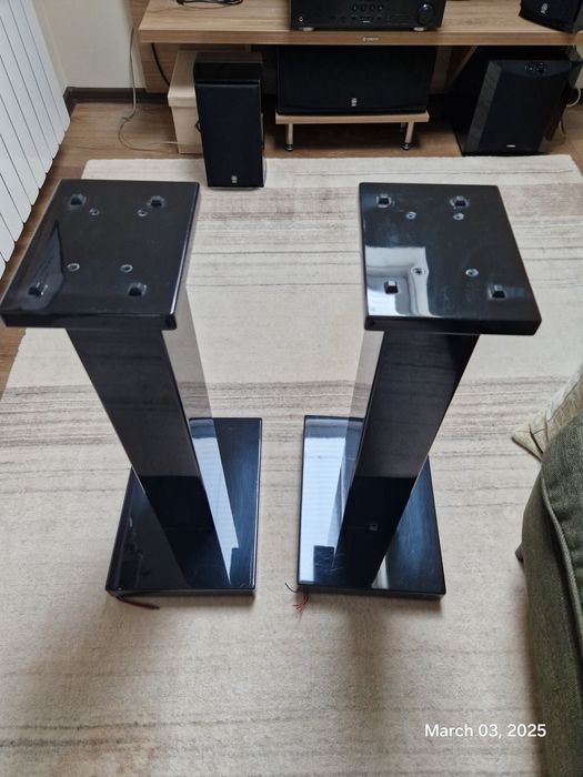 Продавам стойки за букшелф колони