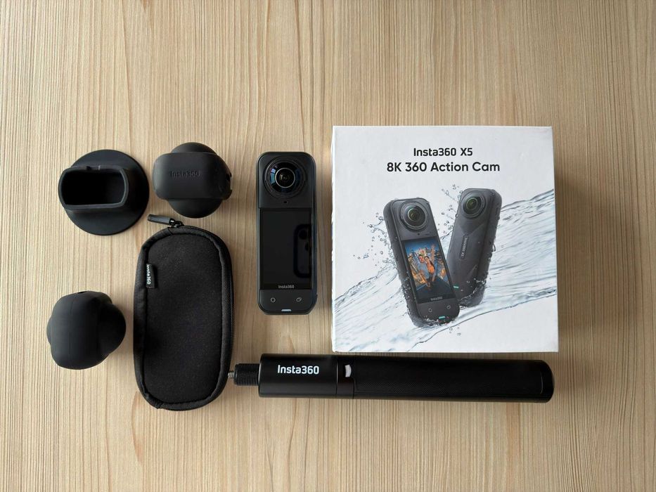 Insta360 X5 + card 256GB, Selfie Stick, protectie camera + alte accesorii