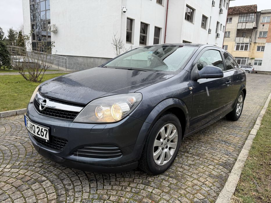 Opel Astra GTC 2010