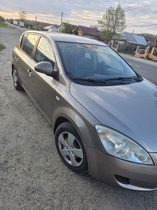 Kia.        Cee'd