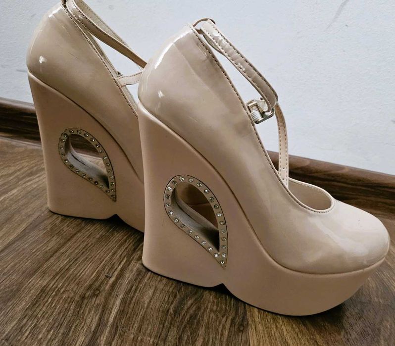 Италиански елегантни Обувки с камъни