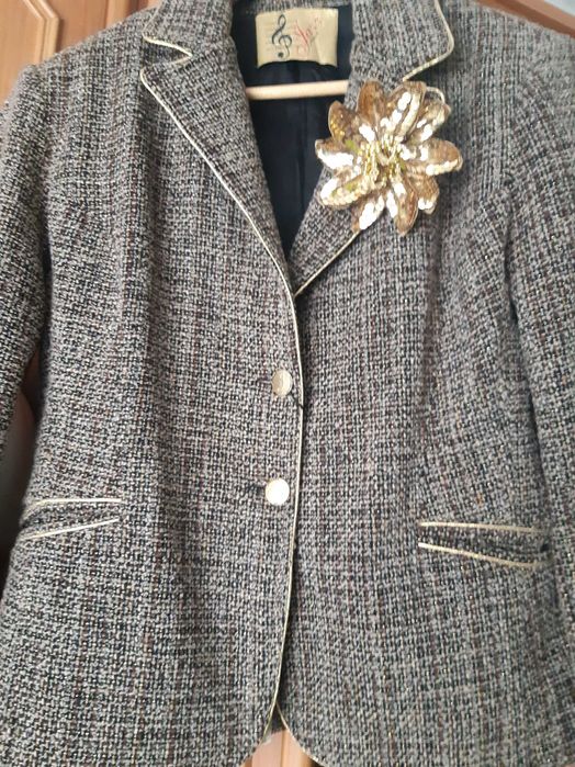 Ofer spre  vânzare costum .Elegant și comod pt evenimente deosebite.