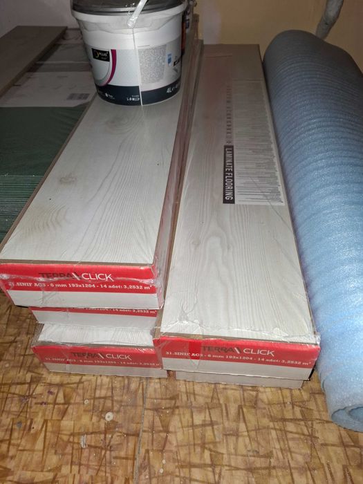 Ламиниран паркет 17кв.м + подарък 2 вида подложки, боя и грунд