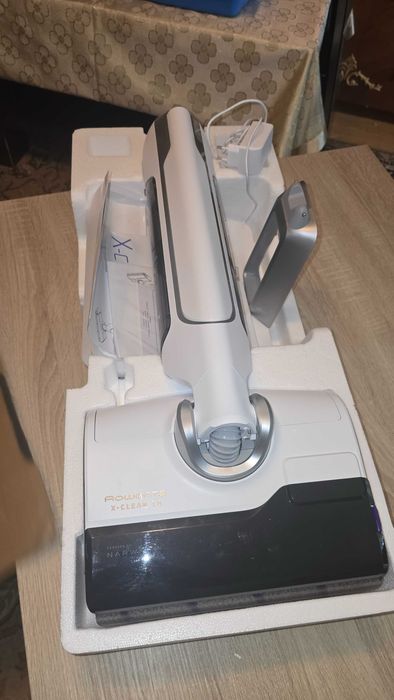 Aspirator vertical fara fir cu spalare Rowenta X-Clean 10