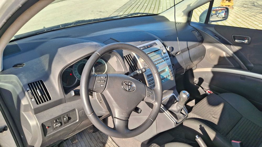 Toyota Corolla Verso 1.8 I бензин – 2007 г. – Ръчна скоростна кутия