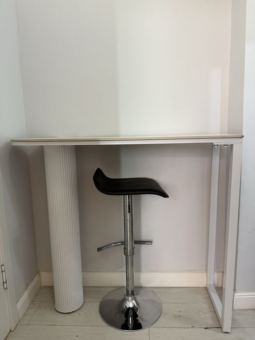 Стол  для гостиной